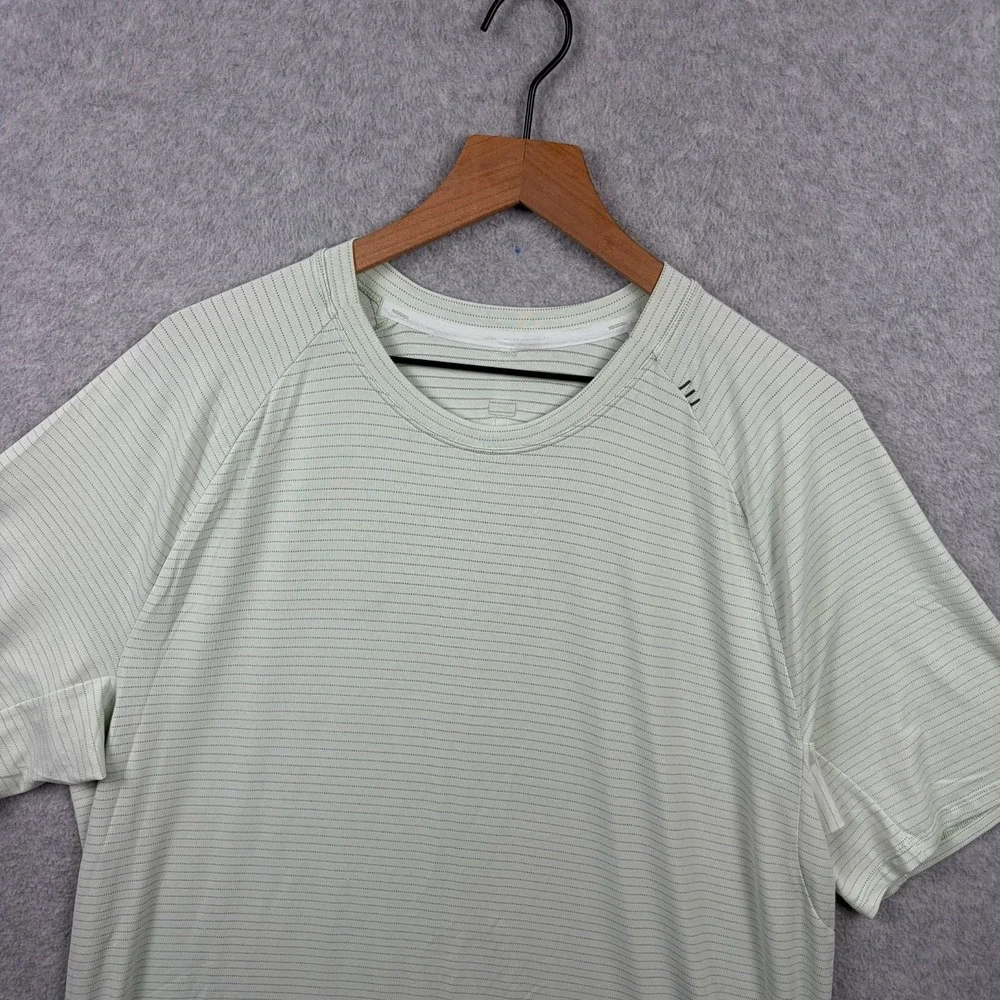 Lululemon Drysense Shirt Mens 2XL Green Short Sleeve Curve Hem Stretch Gym Tee